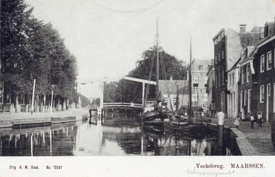 6519 Gezicht op de Herengracht te Maarsseveen, de Vecht met klapbrug en de Schippersgracht te Maarssen uit het westen. ...